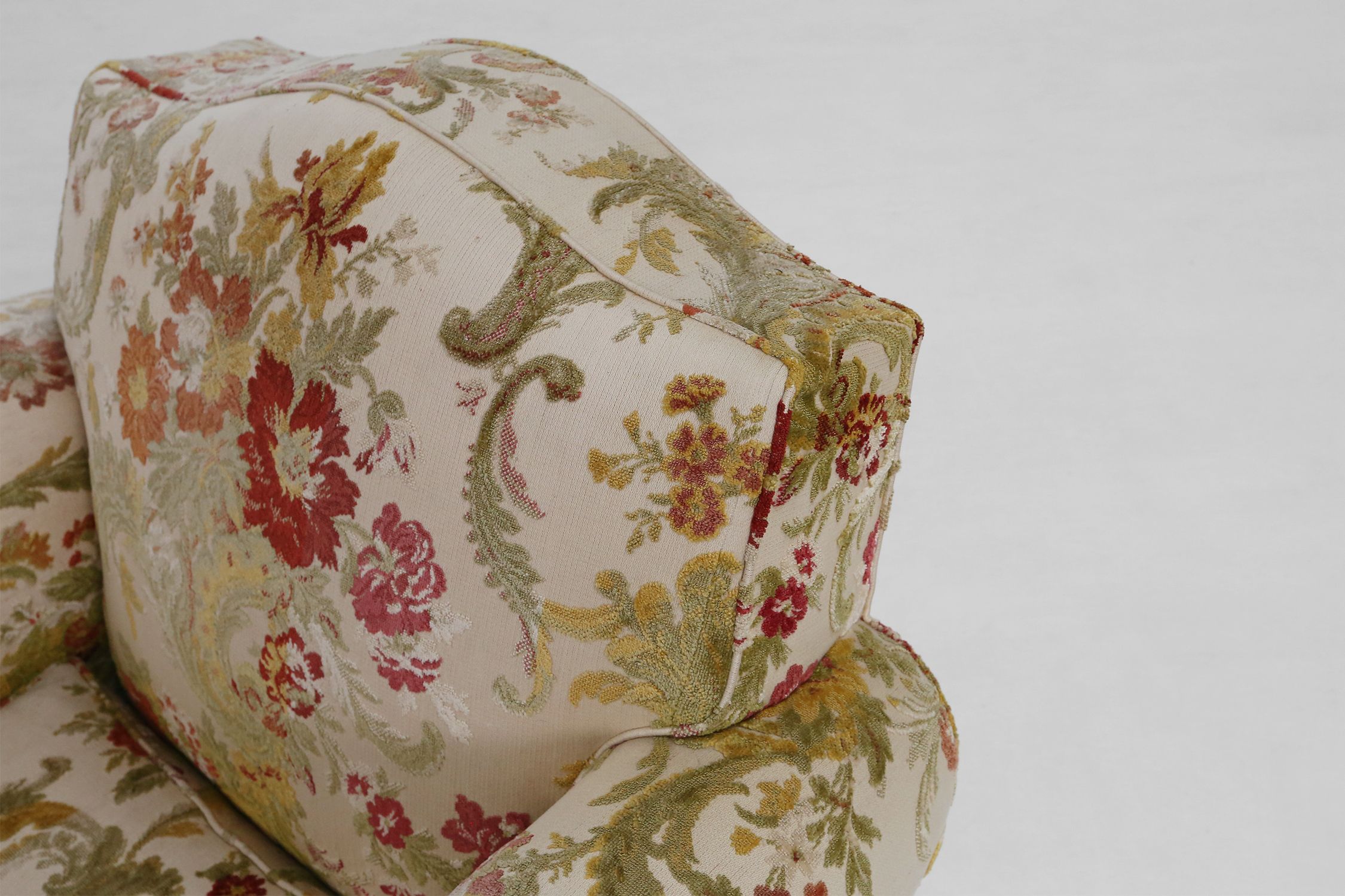 French set of Lounge Chairs in Floral Upholsterythumbnail
